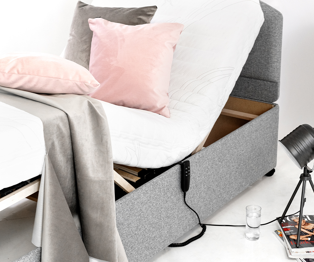 Bradshaw Single Head And Feet Raised